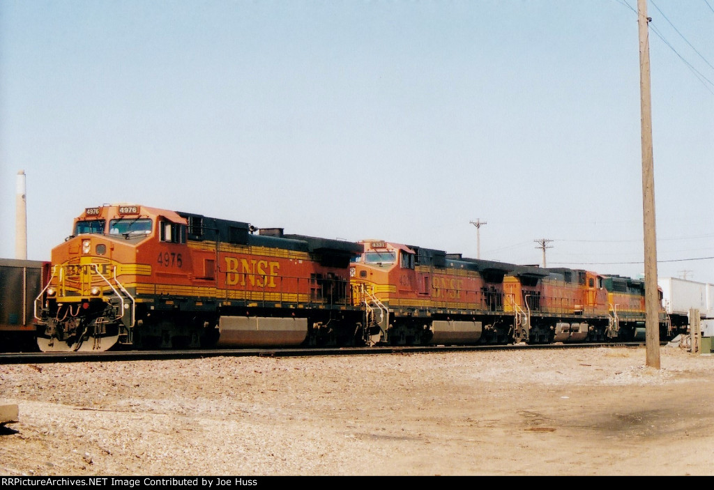 BNSF 4976 East